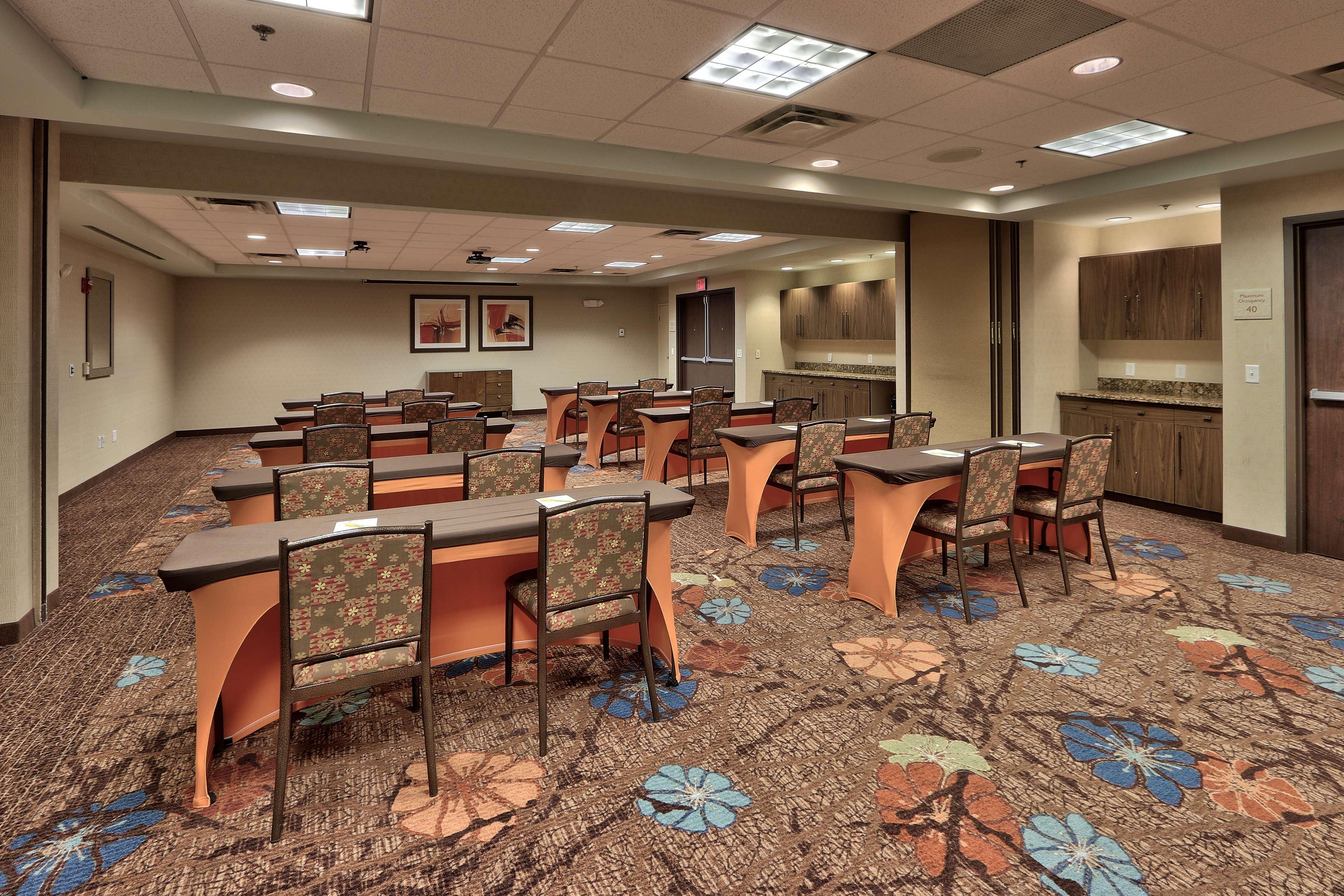 Hilton Garden Inn Albuquerque Airport Exterior photo